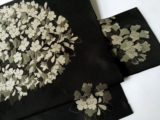 袋帯 厳つ (蝶に梅花文様)
