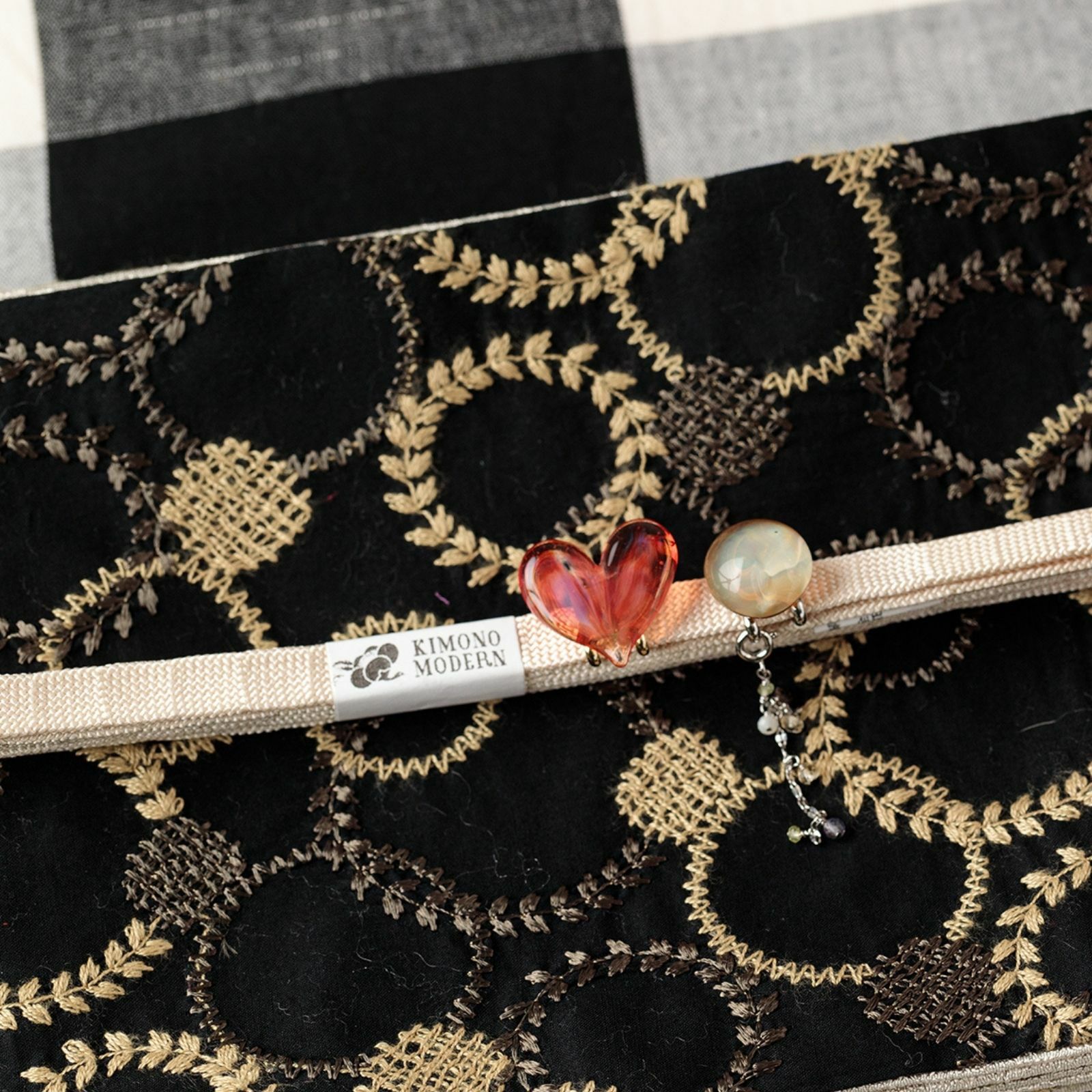＜itsuka glass works＞帯留めーLove Love Love