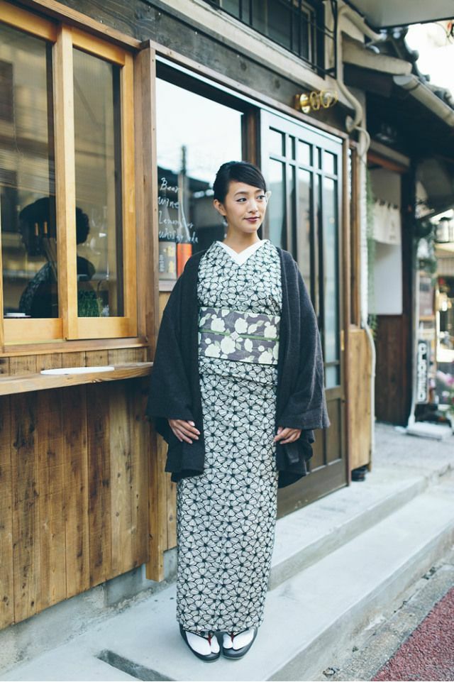 レース刺繍着物＞ハナミズキ－アイボリー | 着物や浴衣なら和モダン 