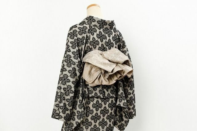 【新品未使用＋匿名発送】キモノモダン、MODEなレース着物ーMOGAー亜麻色 KIMONO MODERN（キモノモダン）の「レース着物-ハナミズキ（浴衣