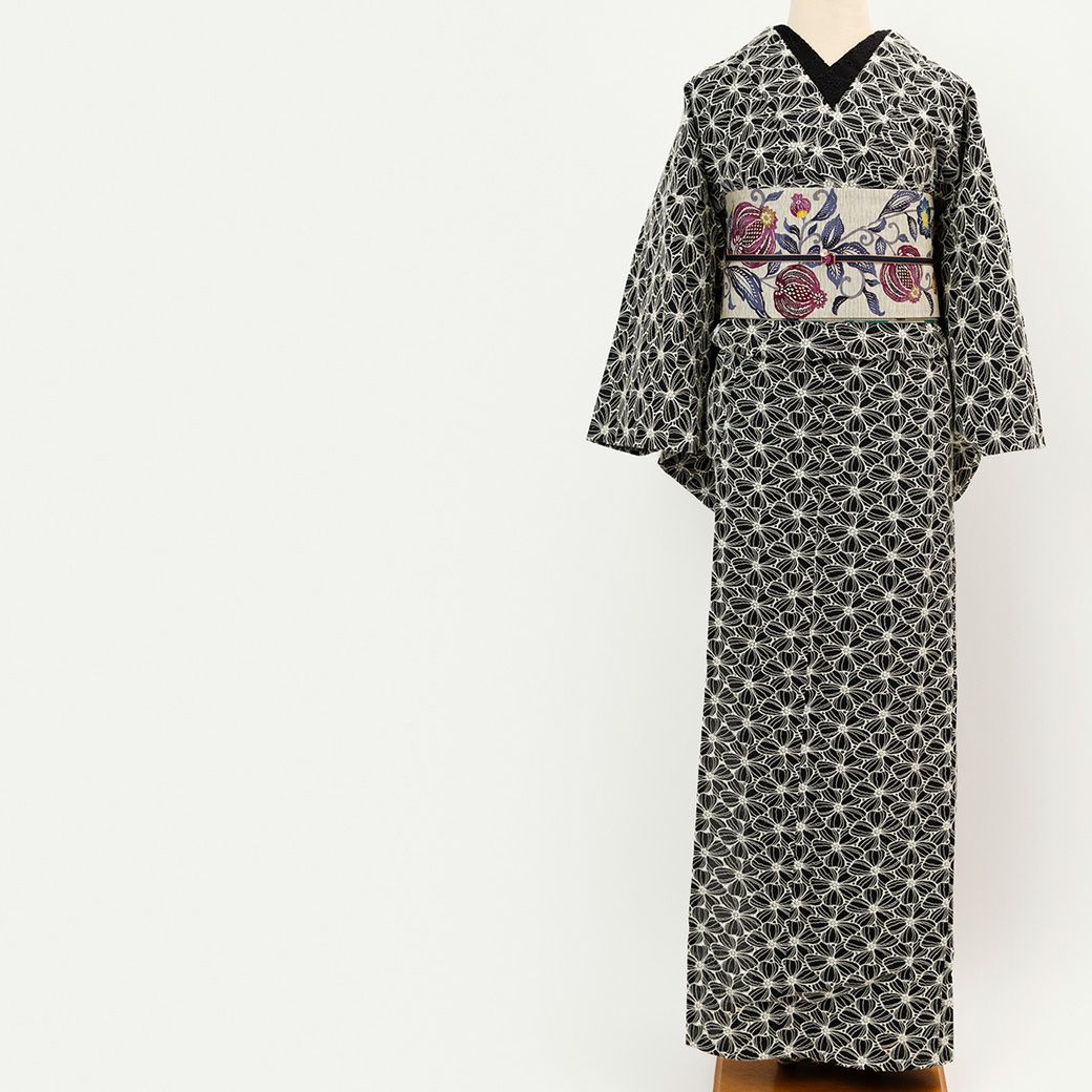待望の復活！再入荷＞レース刺繍着物ーハナミズキ‐黒曜石 | 着物や浴衣 